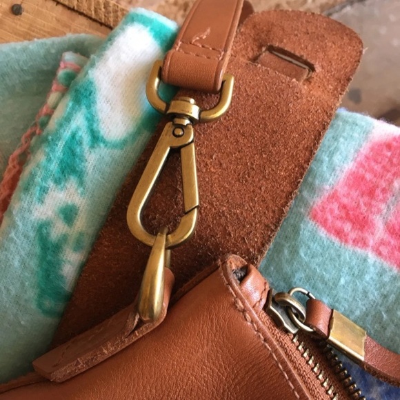 SOLD IN BUNDLE - Madewell Zip Top Transport Tote - Picture 7 of 7